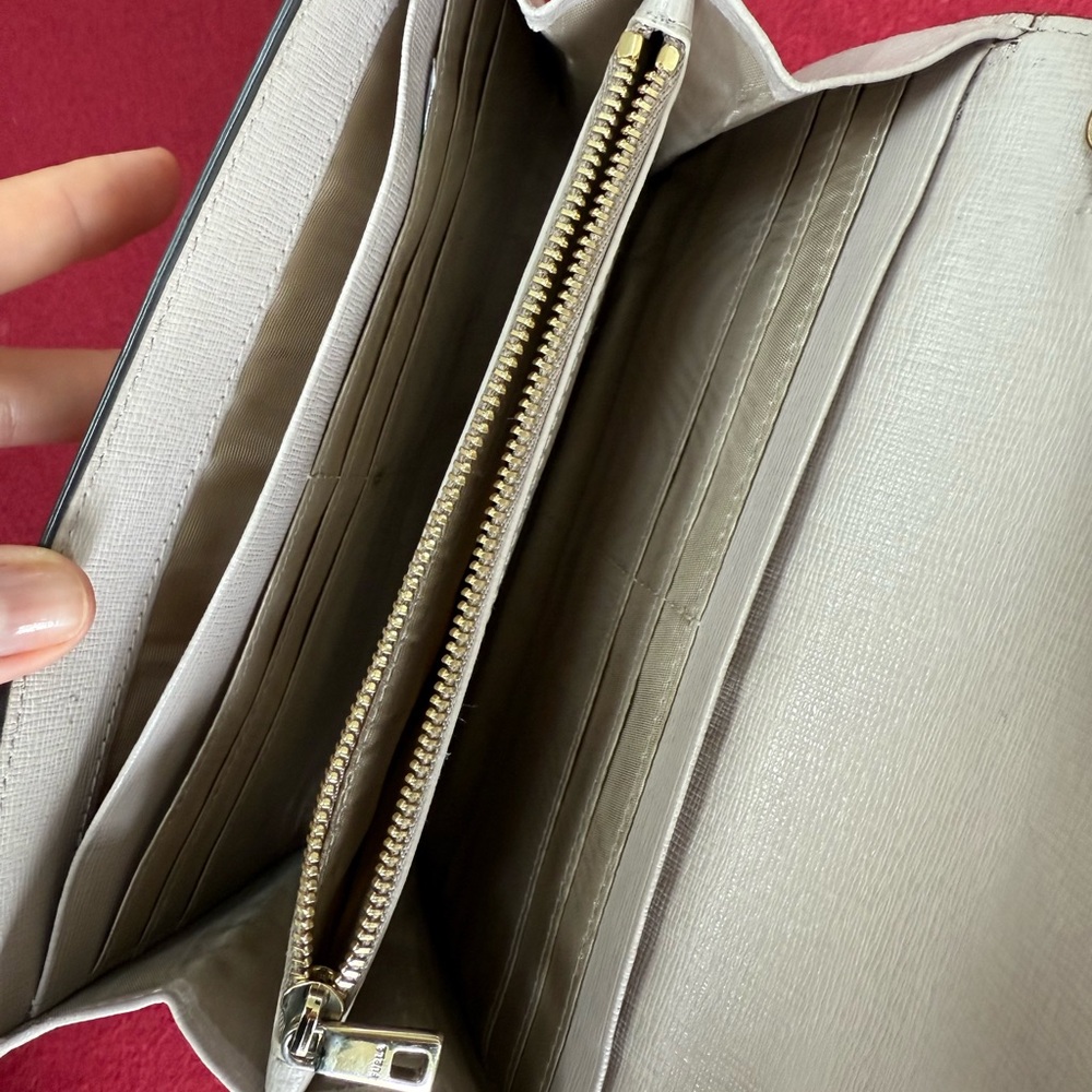 Furla Cream Crossbody Bag with Gold Chain - Picture 9 of 14